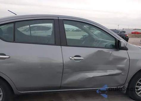 2013 Nissan Versa 1.6 Sv z USA, uszkodzony, nr VIN 3N1CN7AP9DL886835